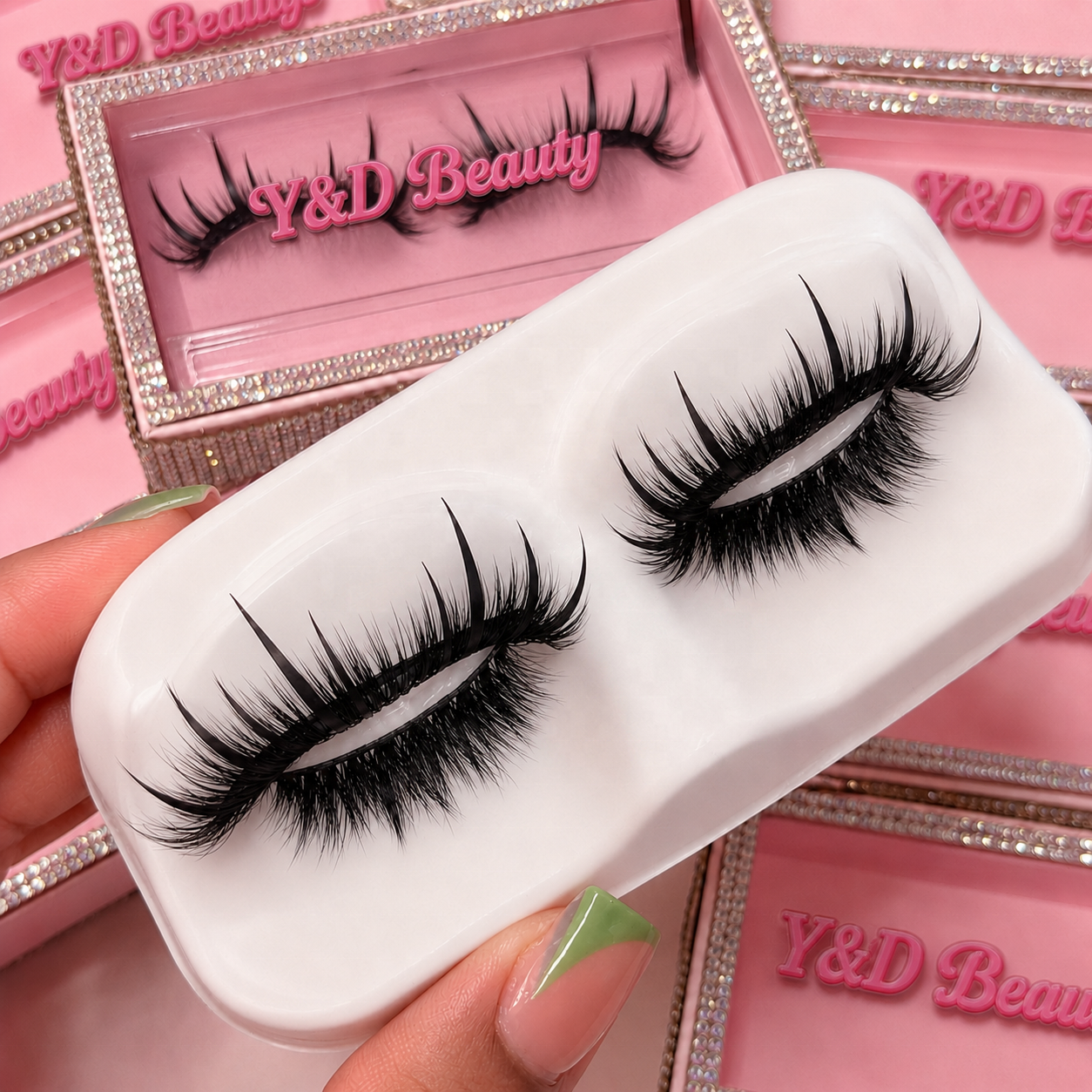Wholesale Handmade Thick Full Mink Wet Manga Eyelashes Wispy Natural Look Spiky Anime Strip Glow Dark Reusable Eyelashes